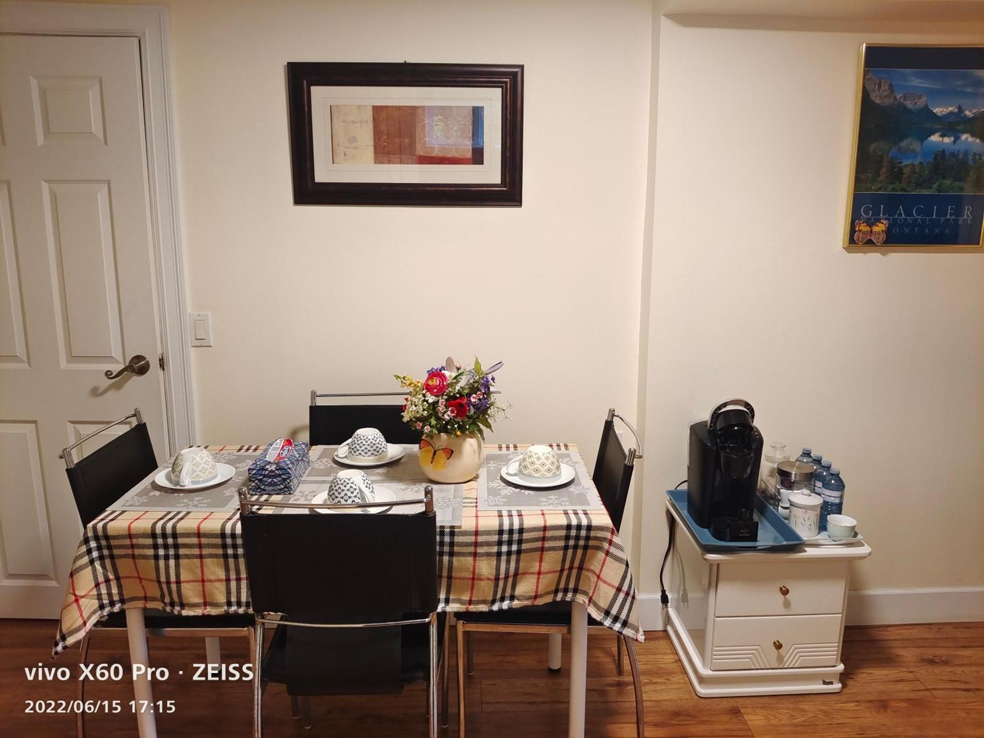 Romantic Homestay Coquitlam Szoba fotó